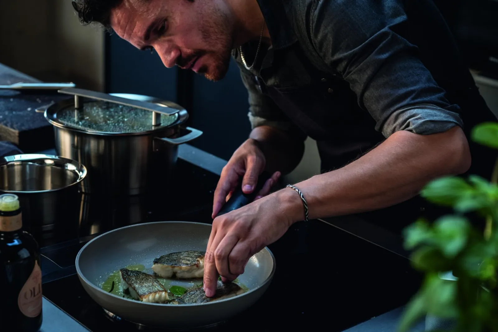 Kochen ist Hingabe – und Fissler hat das Werkzeug dafür. — Aufmacher (Dine)