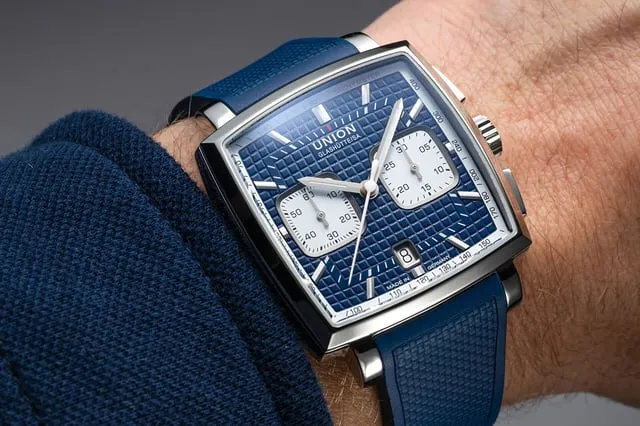 Stil und Präzision im Quadrat. Eine Uhr mit Format. — Lifestyle