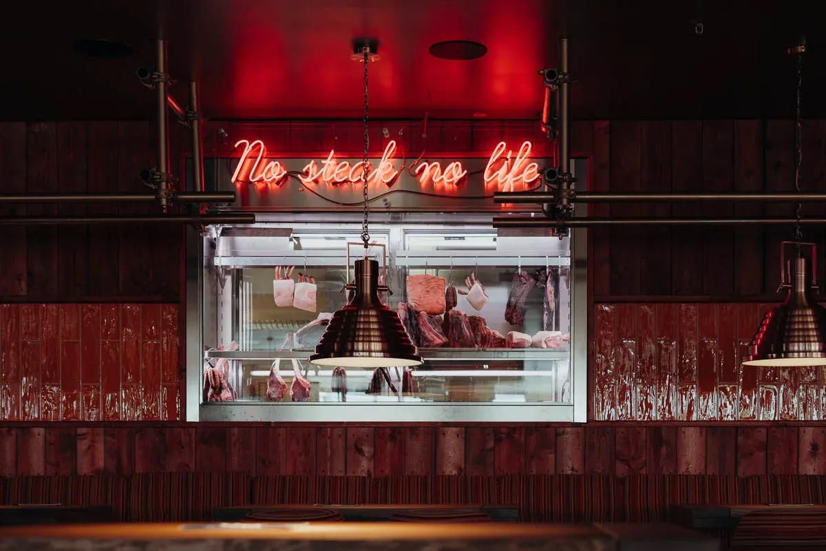 PHILIPP BERGK SETZT IN BERLIN NEUE MASSSTÄBE — Dine