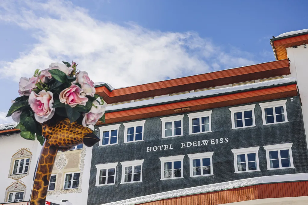 Hotel Edelweiss Zürs seit 1856 | Social Luxury am Arlberg — Aufmacher (Travel)