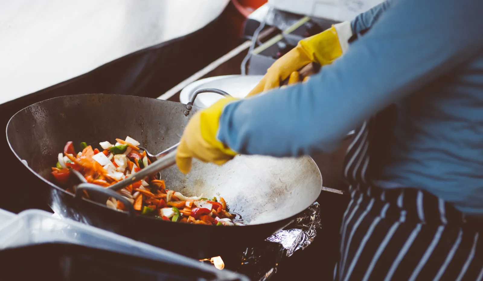 De Buyer – hochwertige Pfannen und Töpfe für Gourmets — Dine
