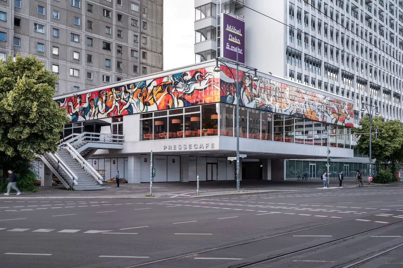 PHILIPP BERGK SETZT IN BERLIN NEUE MASSSTÄBE — Dine