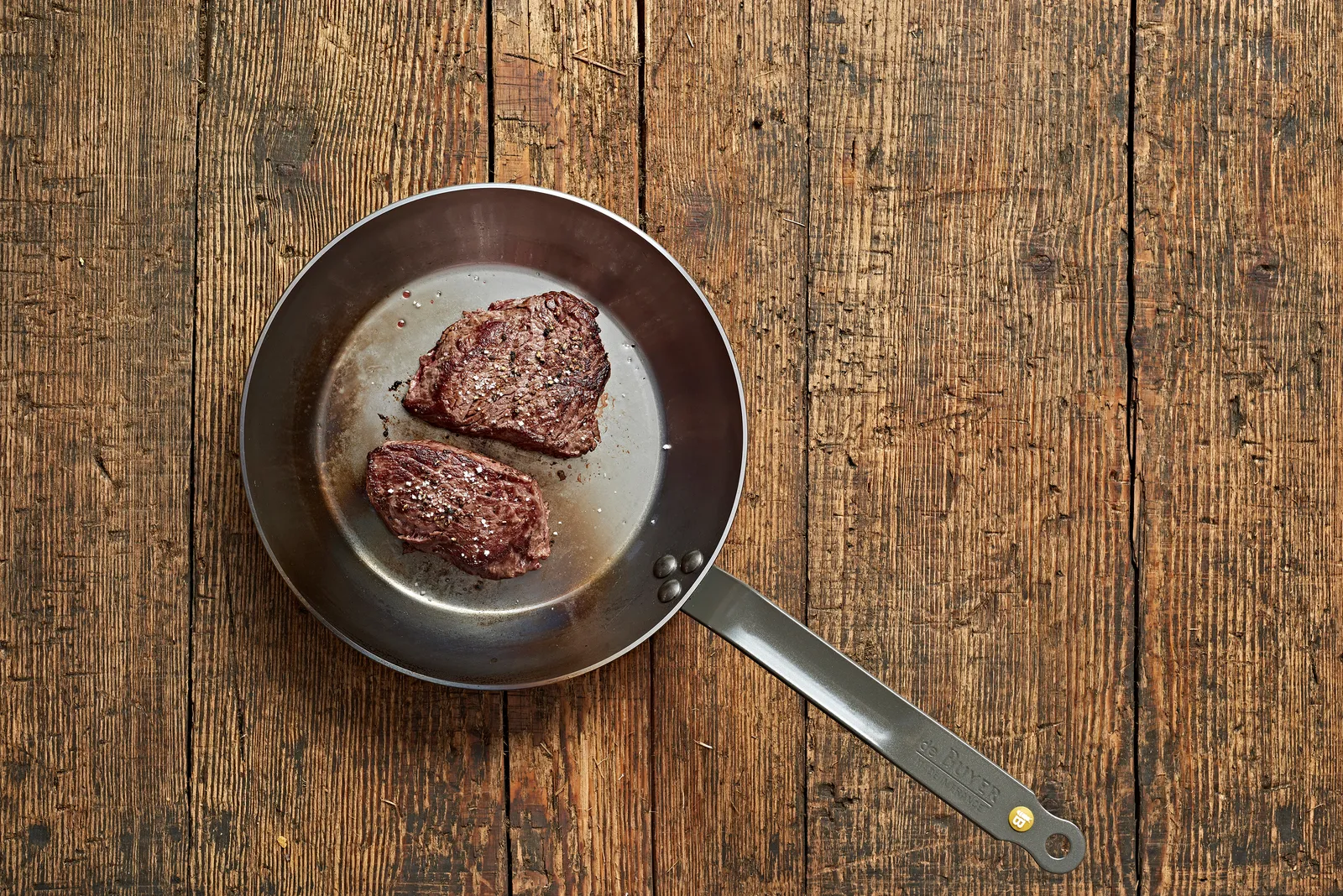 De Buyer – hochwertige Pfannen und Töpfe für Gourmets — Aufmacher (Dine)