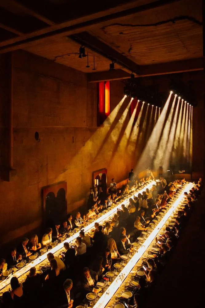 RÉVÉLATION: SPECTACULAR SPECTACULAR — Dine