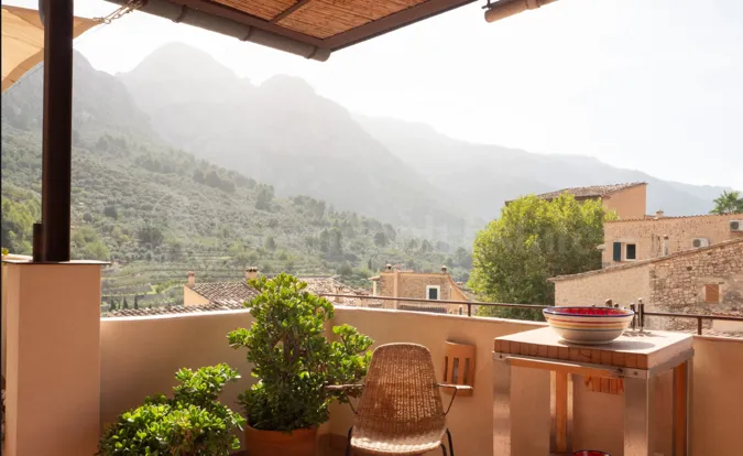 ZU VERKAUFEN: HAUS IN FORNALUTX / MALLORCA — Aufmacher (Lifestyle)