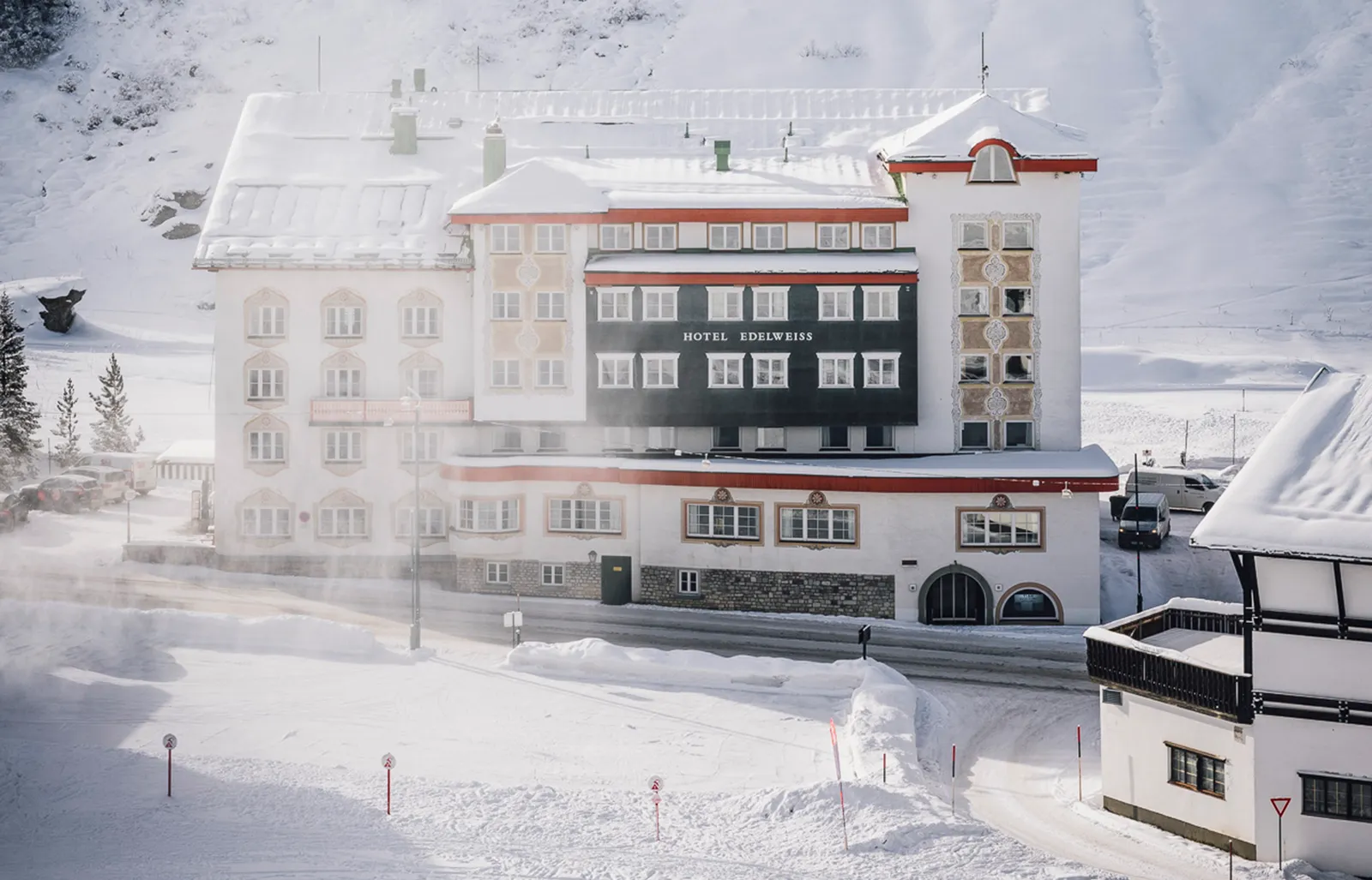 Hotel Edelweiss Zürs seit 1856 | Social Luxury am Arlberg — Travel